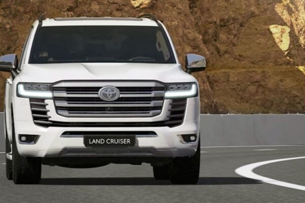 Best Cars for Long Routes in Pakistan 2025